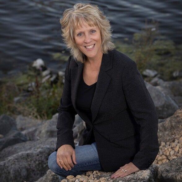 Land Listing Agent Photo