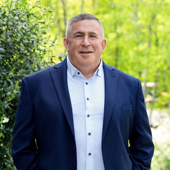 Land Listing Agent Photo