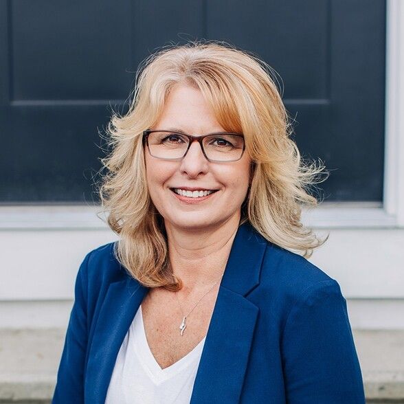 Land Listing Agent Photo