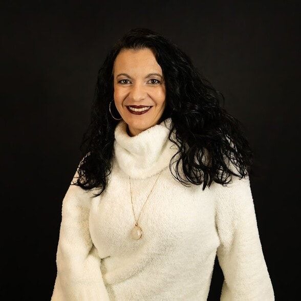 Land Listing Agent Photo