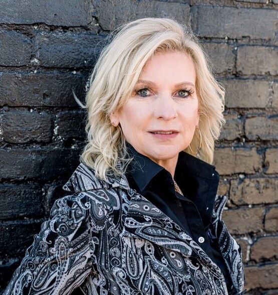 Land Listing Agent Photo