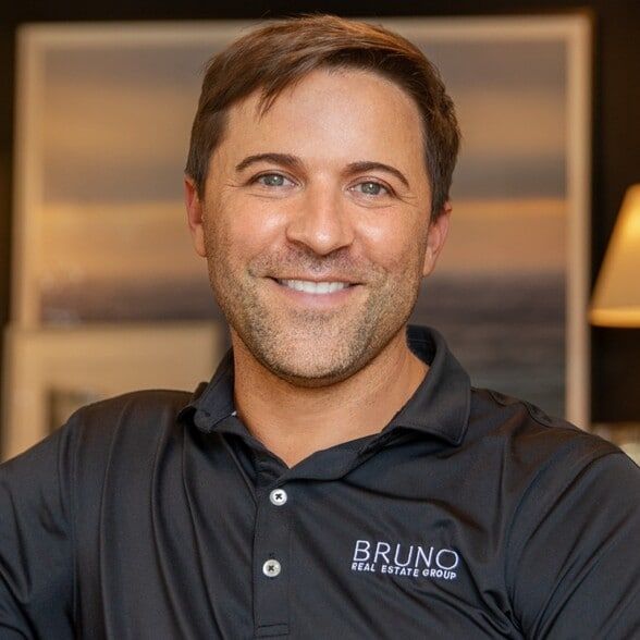 Land Listing Agent Photo