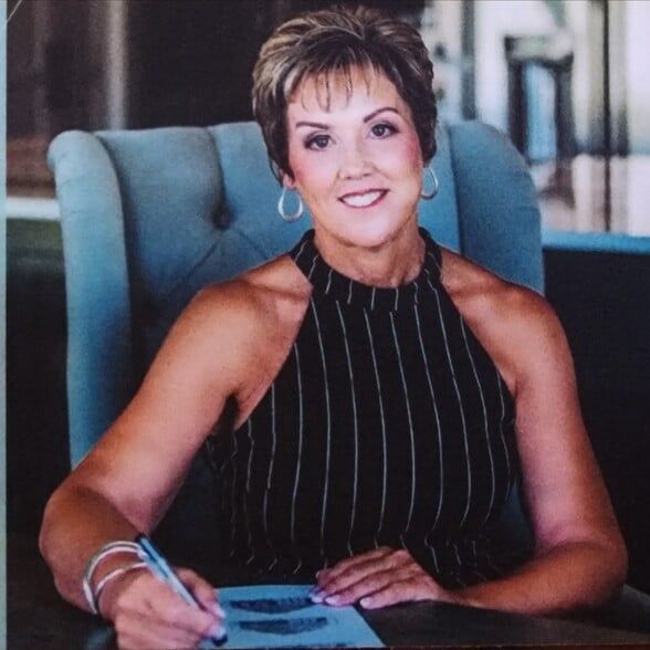 Land Listing Agent Photo