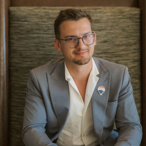 Land Listing Agent Photo