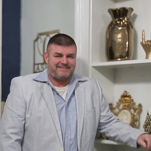 Land Listing Agent Photo