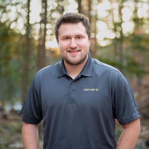 Land Listing Agent Photo