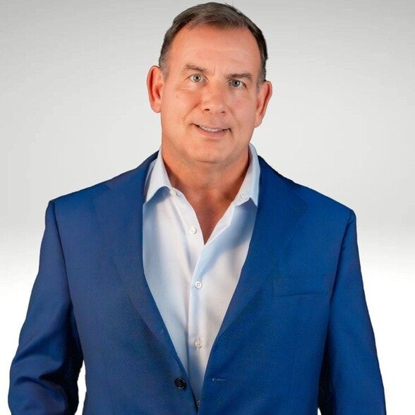 Land Listing Agent Photo