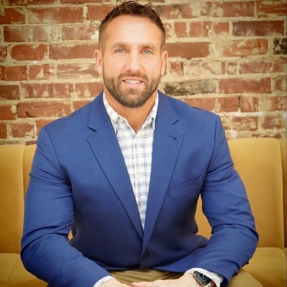 Land Listing Agent Photo