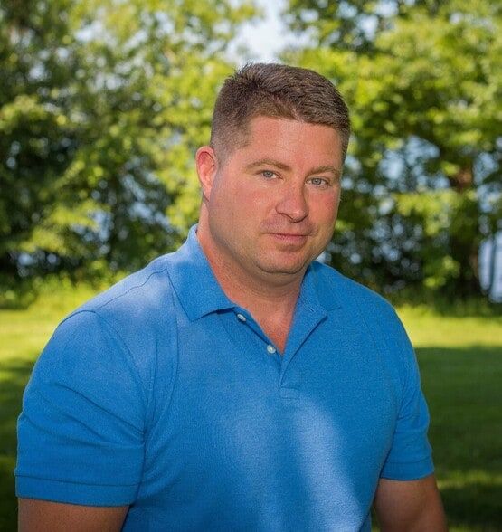 Land Listing Agent Photo