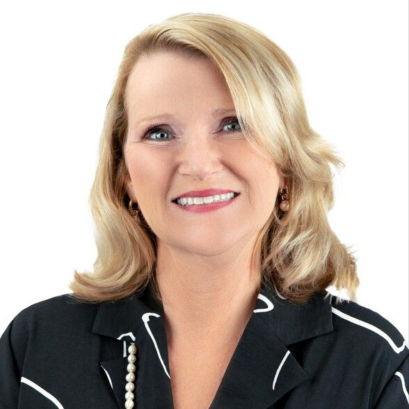 Land Listing Agent Photo