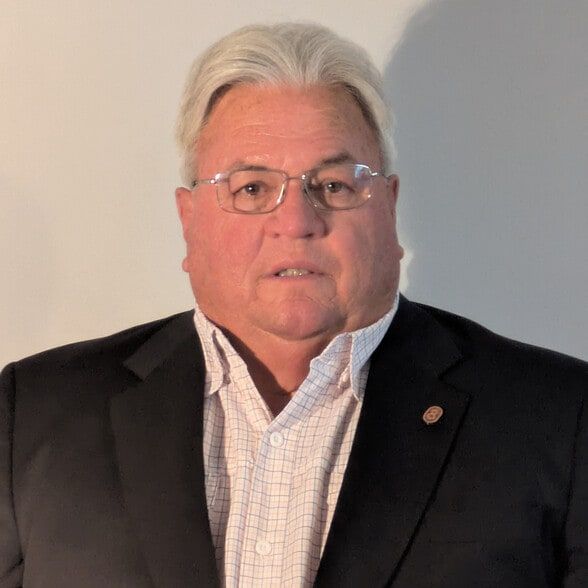 Land Listing Agent Photo