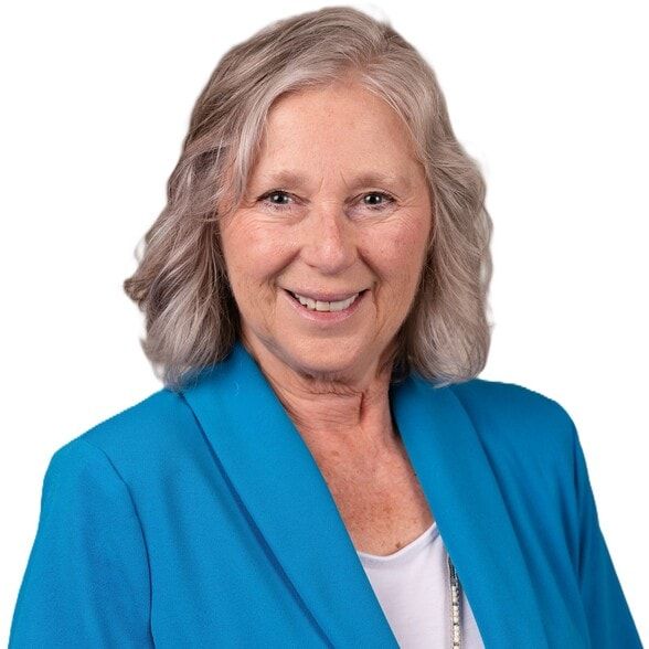 Land Listing Agent Photo