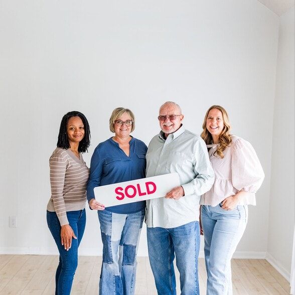 Land Listing Agent Photo