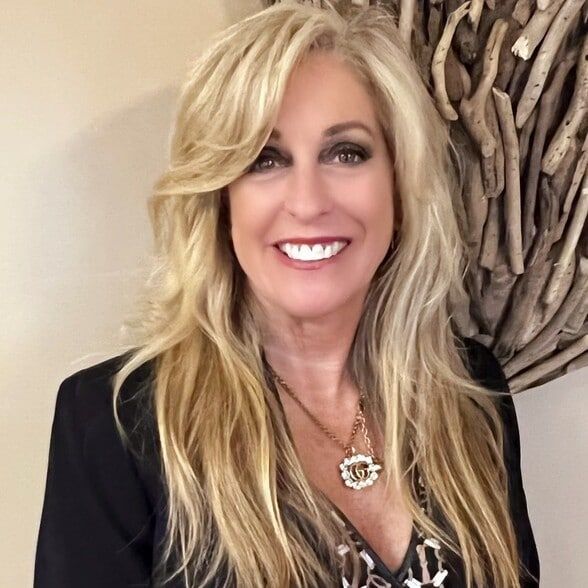 Land Listing Agent Photo