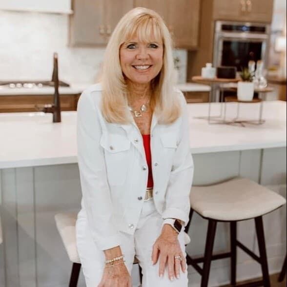 Land Listing Agent Photo