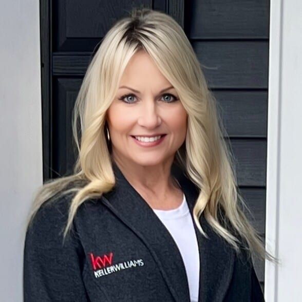 Land Listing Agent Photo