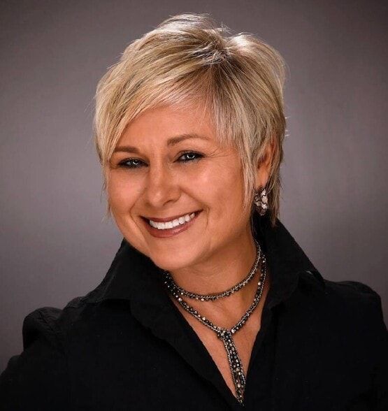 Land Listing Agent Photo