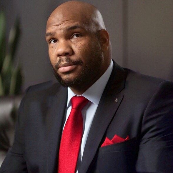 Land Listing Agent Photo