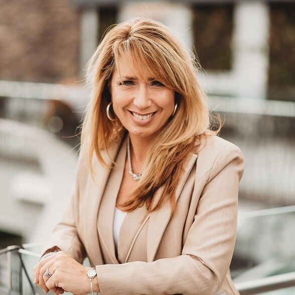 Land Listing Agent Photo