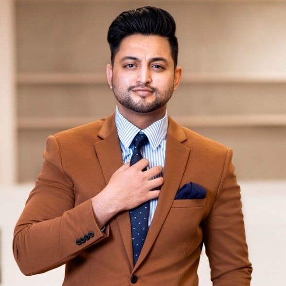 Land Listing Agent Photo