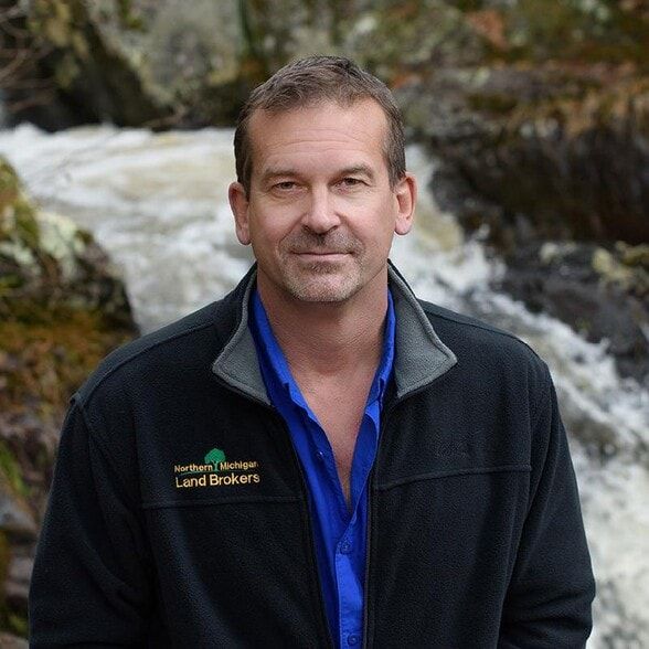 Land Listing Agent Photo