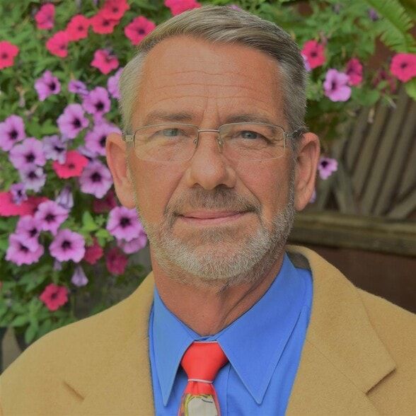 Land Listing Agent Photo