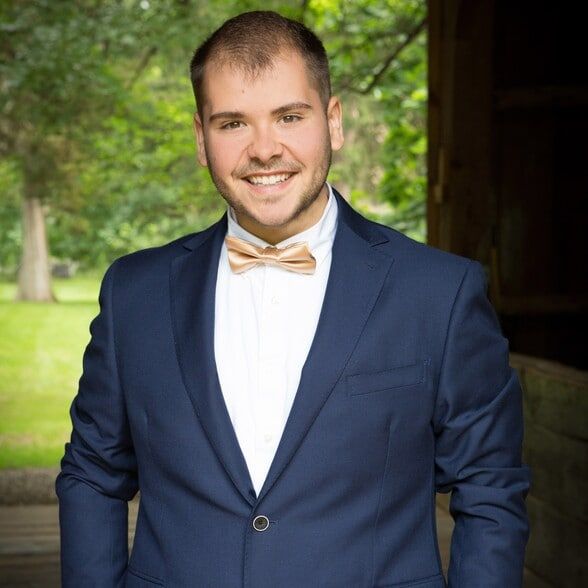 Land Listing Agent Photo