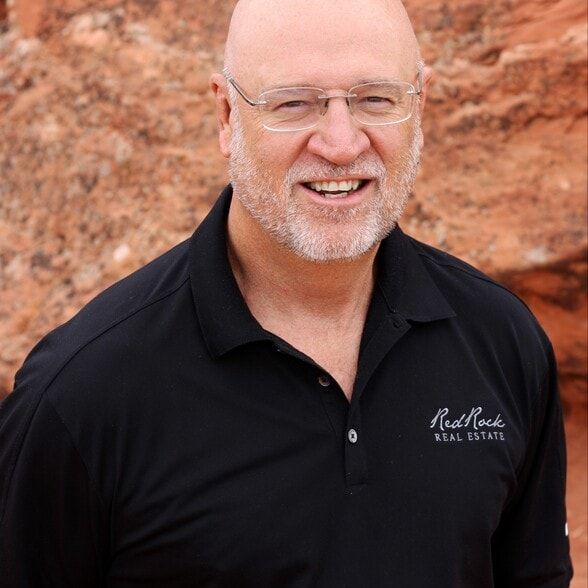 Land Listing Agent Photo