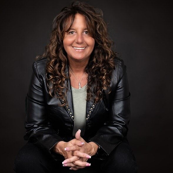 Land Listing Agent Photo