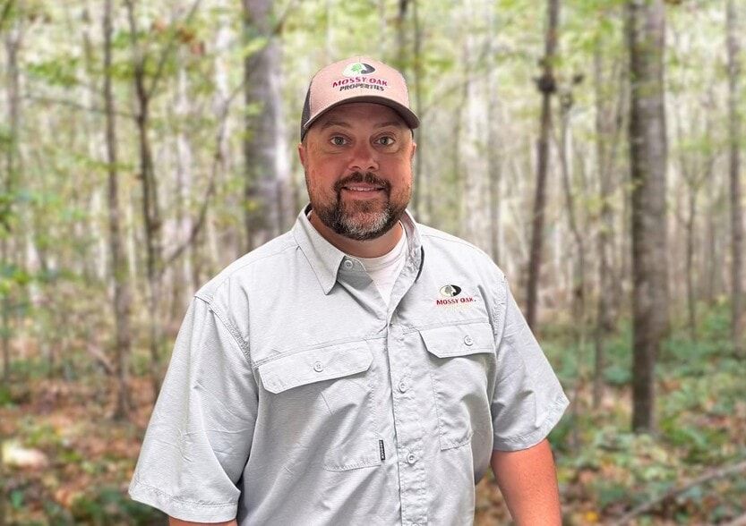 Land Listing Agent Photo