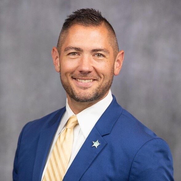 Land Listing Agent Photo