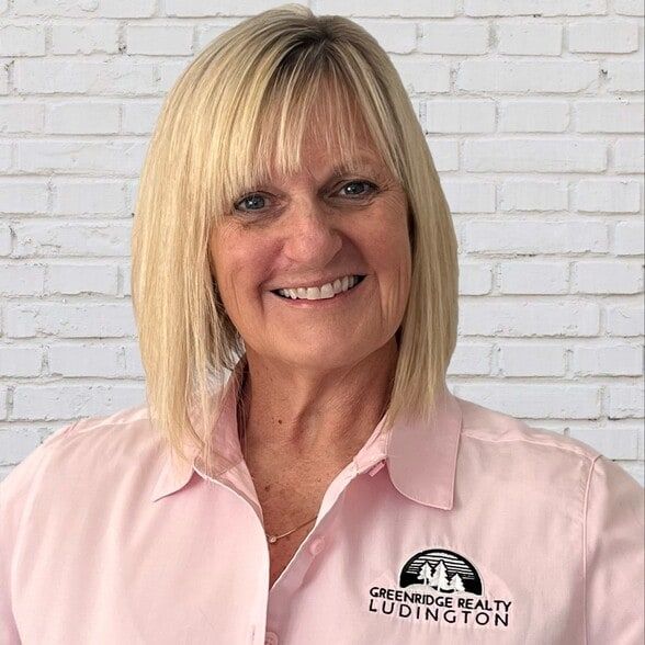 Land Listing Agent Photo