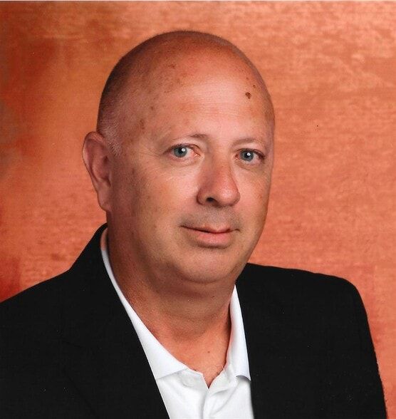 Land Listing Agent Photo