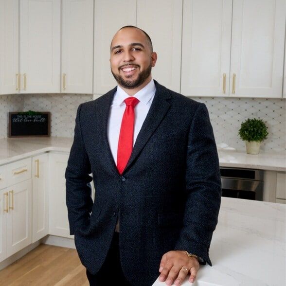 Land Listing Agent Photo