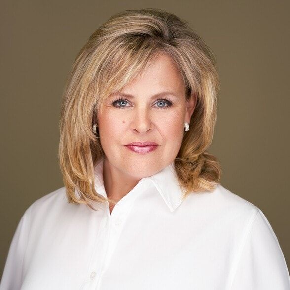 Land Listing Agent Photo