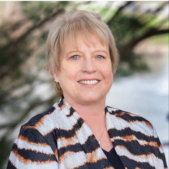 Land Listing Agent Photo