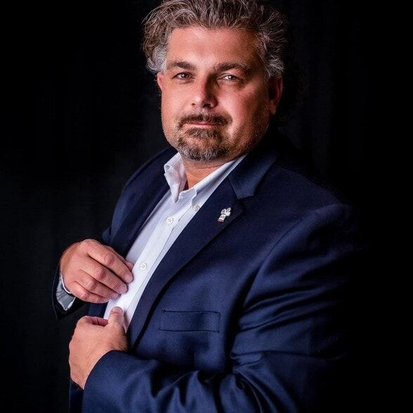 Land Listing Agent Photo