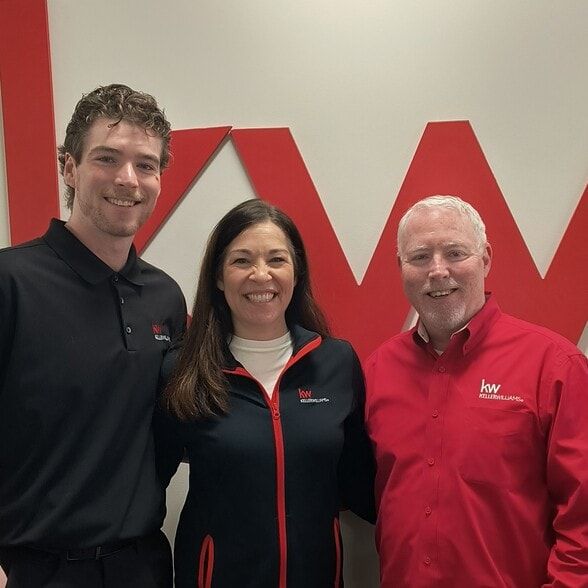 Land Listing Agent Photo