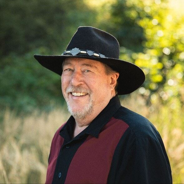 Land Listing Agent Photo