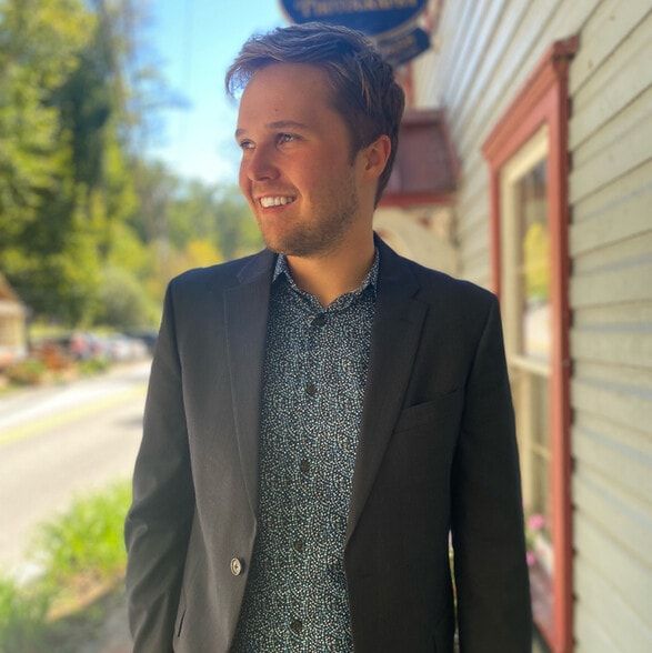 Land Listing Agent Photo