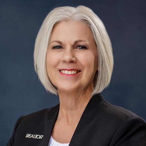 Land Listing Agent Photo