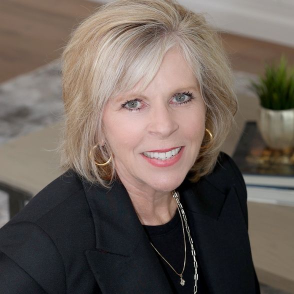 Land Listing Agent Photo