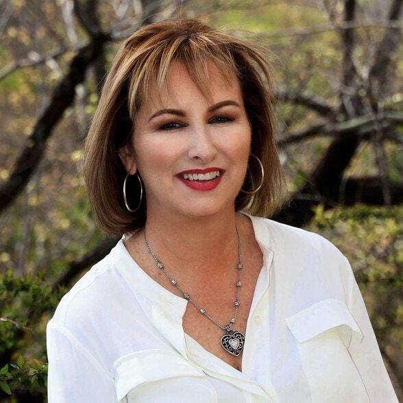 Land Listing Agent Photo