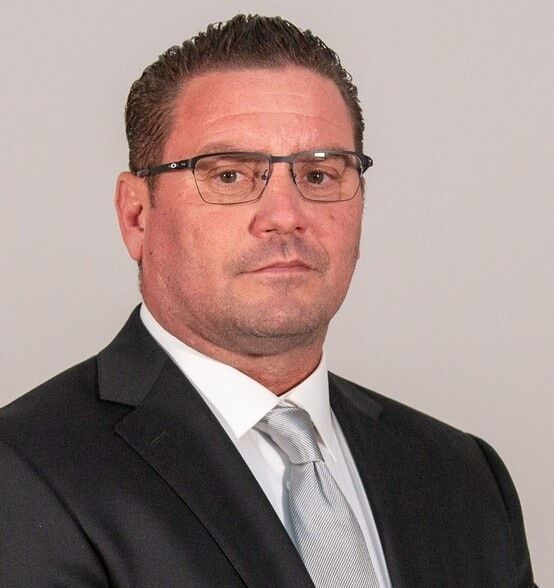 Land Listing Agent Photo