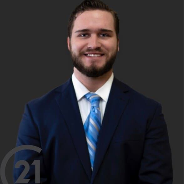 Land Listing Agent Photo