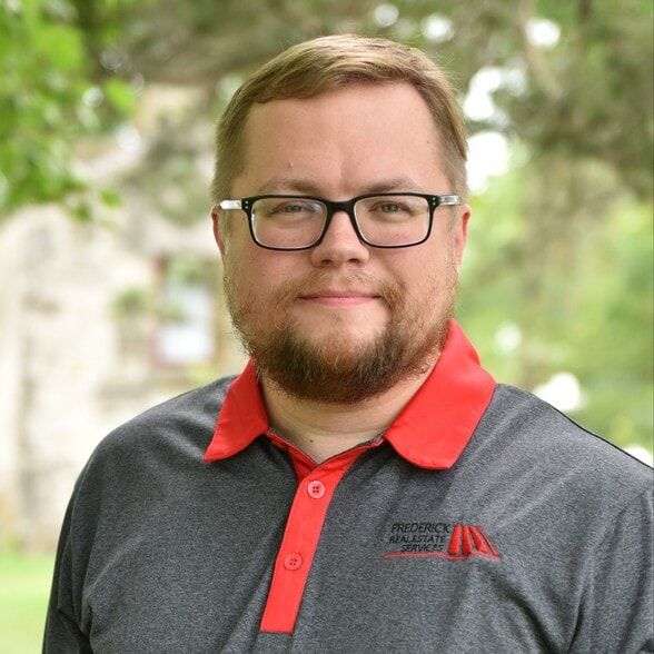 Land Listing Agent Photo