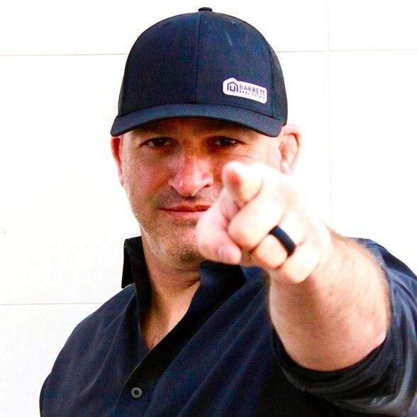 Land Listing Agent Photo