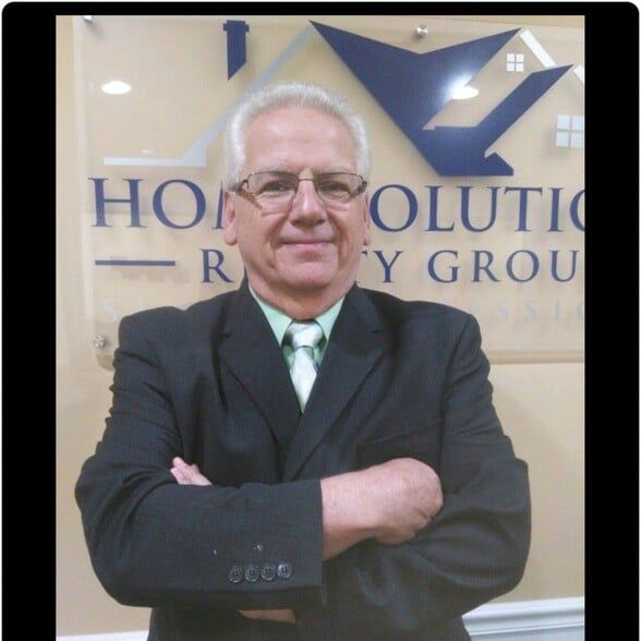 Land Listing Agent Photo