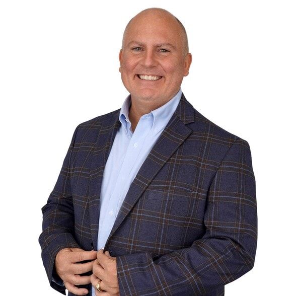 Land Listing Agent Photo