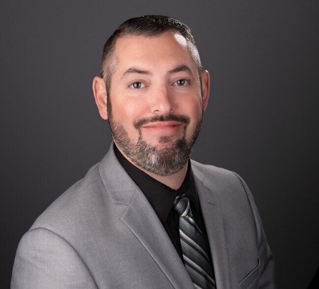 Land Listing Agent Photo